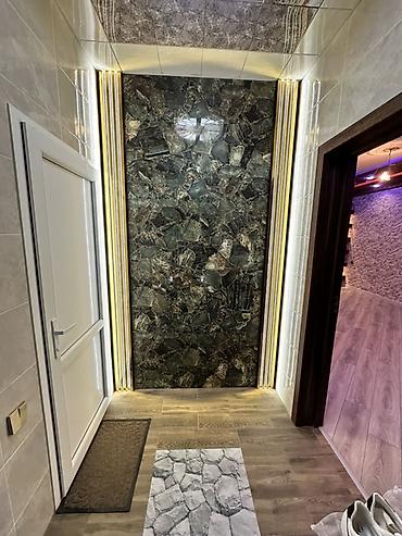 Kirayə qaraj: Obyekt: Qapalı qaraj və həyət məkanı Təsvir: - Tam qapalı, geniş — 5