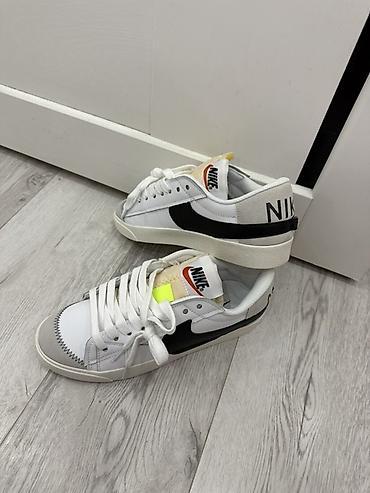 43: Nike Blazer Low — стильные низкие кроссовки в бело‑черной гамме — 4