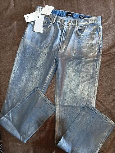 pull and bear belgrade: Muški lot garderobe koji se sastoji od tri komada: - **C&A — 2