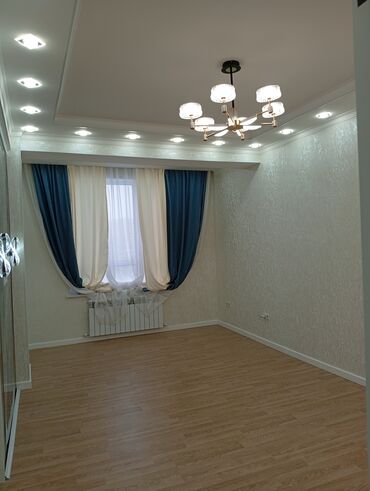 Ремонт под ключ: Светлый современный интерьер квартиры с дизайнерским освещением и — 6