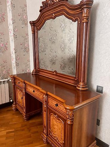 Мебель: Klassik üslubda tam yatacaq otağı dəsti Tərkib: - İki nəfərlik taxta — 2