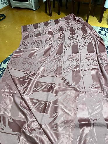 Parçalar: Parça eni-1m56sm,uzunu5m20sm Rəng: Pudra-şampan tonlarında, yüngül — 2