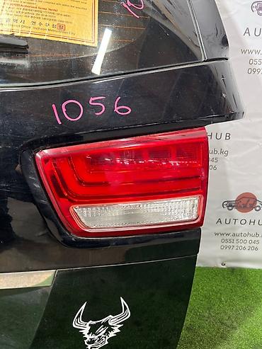 d4hb: Фонарь крышки багажника Kia Carnival YP D4HB 2.2 DIESEL прав. (б/у) — 1