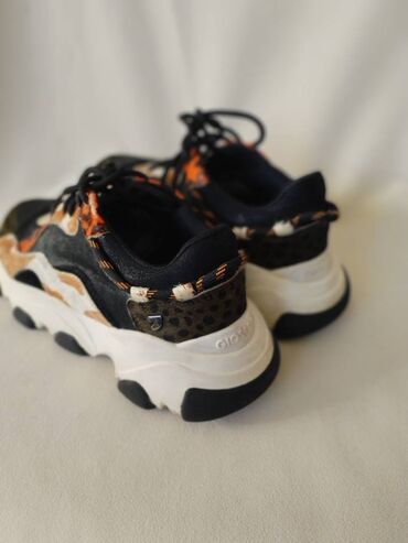 Women's Sneakers and athletic shoes: 38 — 4