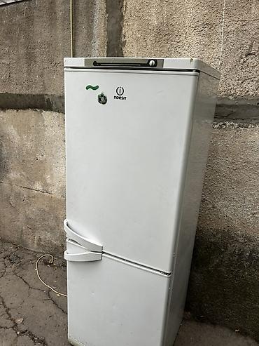 Бытовая техника: Холодильник Indesit, двухкамерный, белый. морозильник хорошо — 2