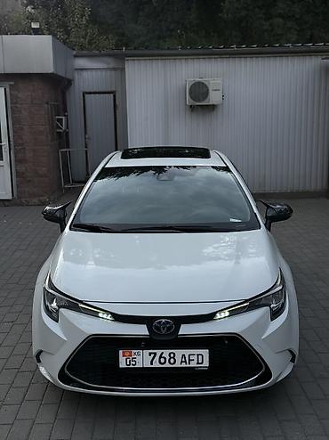 Toyota Corolla: 2019 г., 1.8 л, Вариатор, Гибрид, Седан