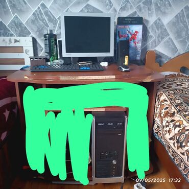 Masaüstü kompüterlər və iş stansiyaları: 1Tb hdd
240 gb ssd
3 ram
ekran kartı:nvdia geforce 210