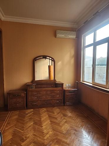 qamut: Yataq otağı üçün klassik komod dəsti - Tərkib: 1 böyük güzgülü komod — 4