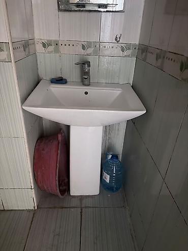 Sanitar qovşaq dəsti – unitaz, əl yuma lavabosu və armaturlar -