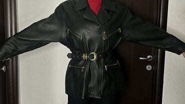 ženske jakne od prave kože: Kožna jakna
Jagnjeća koža
Nošena, očuvana
Veličina 40