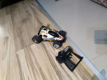 Igračke: 1. Formula 1 nema daljinski Crno Siva 44 x 18 cm 2. Formula crvena — 12