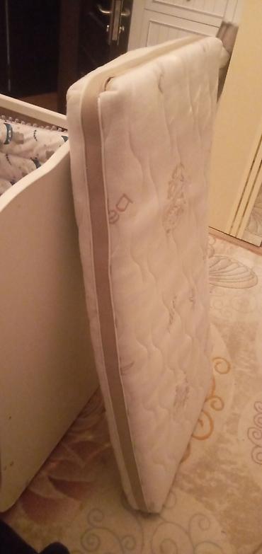 Beşiklər: Oğlan və qız üçün, İşlənmiş, Beşik, Matras ilə, Yellənmə mexanizmi ilə — 7