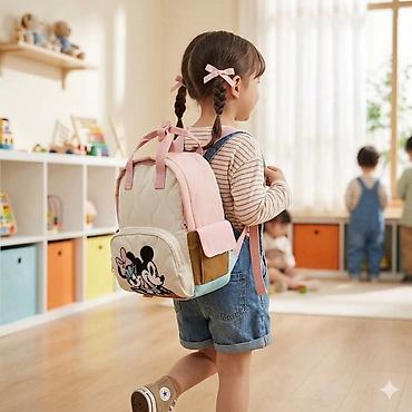 kipling monkey: Детский рюкзак с персонажами Микки и Минни - Компактный и лёгкий — 2