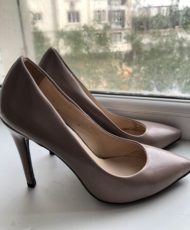женская обувь 35 размера: Туфли 36.5, цвет - Бежевый