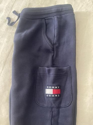 jogger şalvar: Tommy Jeans kişi idman şalvarı - Rəng: tünd göy/navy - Model: jogger — 1