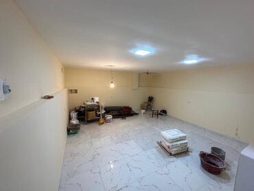 Digər kommersiya daşınmaz əmlakı: Obyekt icarəyə verilir. 1-ci mərtəbə 30 kvm, zirzəmi 25 kvm və 30 kvm — 6