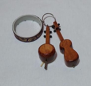 Breloklar: Musiqi alətlərindən ibarət brelok satılır, əl işidir, ağac — 5