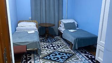 Посуточная аренда комнат: Номера для проживания в гостевом доме в центре города Каракол, по — 1