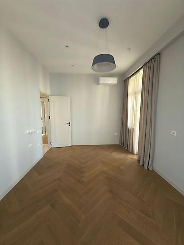 Mənzillər: 3 otaqlı, Yeni tikili, 134 kv. m — 3