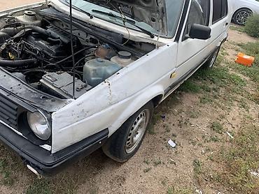 повреждённый автомобиль: Volkswagen Golf: 1991 г., 1.6 л, Механика, Дизель, Хэтчбэк — 3