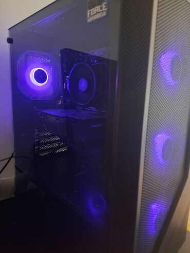 gaming računar: Prodajem Monitor i PC koji je pod garancijom, tako da kupujete bez