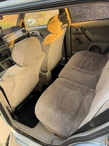 авто ижара: Volkswagen Vento: 1996 г., 1.6 л, Кол менен иштөөчү, Бензин, Седан — 5