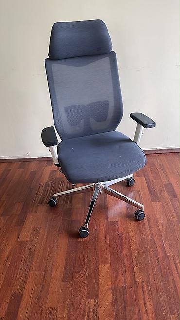 Ofis mebeli: Ofis mebel dəsti Tərkibi: - Böyük rəhbər masası – taxta (qoz rəng — 7