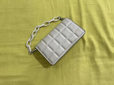 женские маленькие кошельки: Ağ rəngli qadın çantası - Dizayn: kvadrat tikişli, puff (yastı)