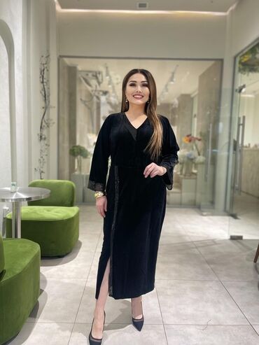 вечерние платья из бархата для полных: Длинное черное платье-кафтан из бархата - Материал: мягкий бархат с