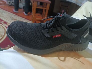 Krasofkalar və idman ayaqqabıları: Salam teklukesizlik ayablari tezedi 42razmer super gorunuşu var burnu — 12