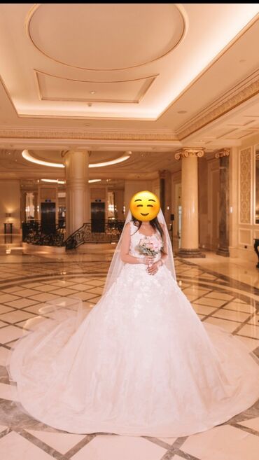 Plaşlar: Ozel tikilib 3500azn
geyinilib ancag otelda fotosessiyaya