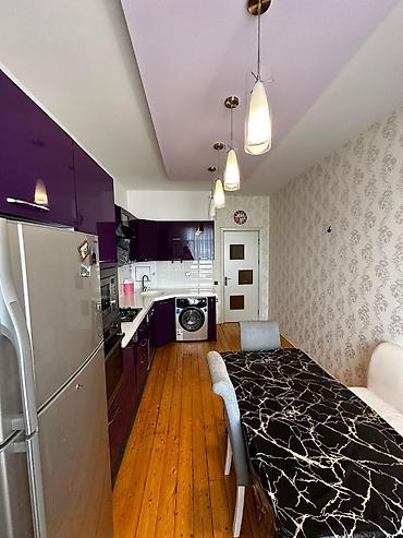 Mənzillər: 3 otaqlı, Yeni tikili, 132 kv. m — 3