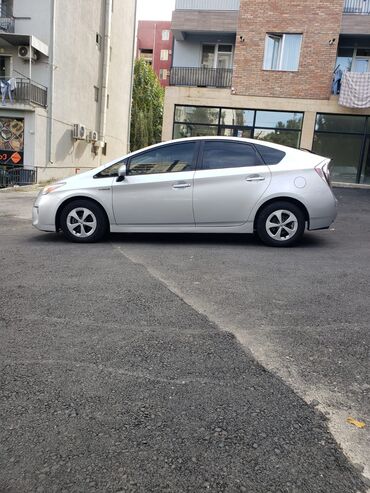 Toyota: Toyota Prius: 2015 г., 1.8 л, Автомат, Гибрид