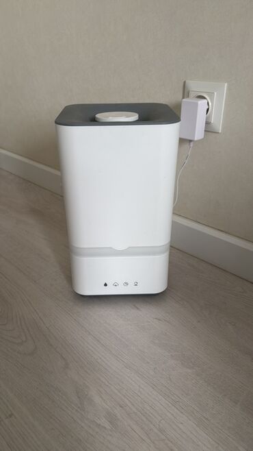 очистители воздуха: Компактный увлажнитель воздуха Humidifier DS-M202B с минималистичным