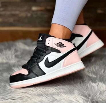 Patike: Jordan air 1 duboke jordanke

Novo
Brojevi 36 do 40 — 11