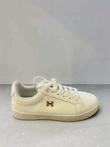 hermes tapicka: Minimalist dizaynlı uniseks idman ayaqqabısı - Model: Aşağı boğazlı — 1