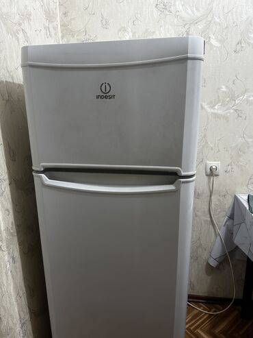 indesit холодильник: Холодильник Indesit, Б/у, Двухкамерный