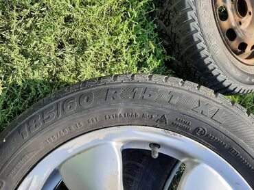 Gume i felne: 4 komada alu felne r15, sa 2 skoro nove i 2 polovne zimske gume. Na — 29