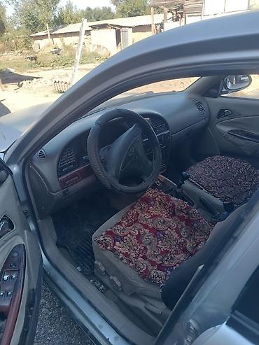 чанган уни к: Daewoo Leganza: 2001 г., Кол менен иштөөчү, Седан — 3