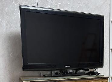 пле: Телевизор Samsung, диагональ примерно 40–42". Плоская панель, черная — 1