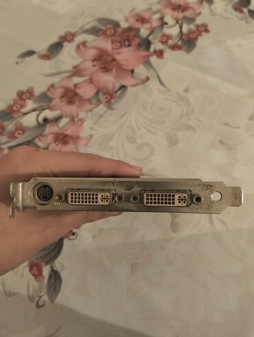 Videokartlar: Satılır: 4 işlək videokart bir yerdə Videokartlar: GeForce 9600 GTX — 6