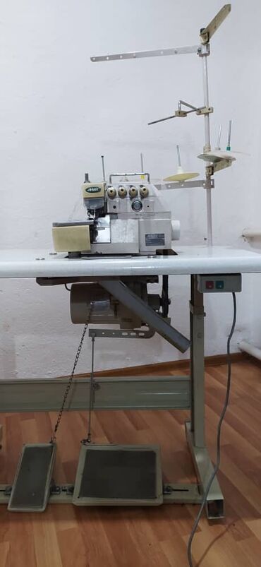 приставка 5: Швейная машина Оверлок, Полуавтомат