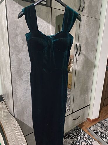 вечерние платья сиреневого цвета: Вечернее платье, Средняя модель, Бархат, Без рукавов, S (EU 36), M (EU 38)