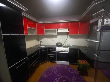 уголок кухню: Кухонный гарнитур, Б/у, цвет - Красный, Самовывоз
