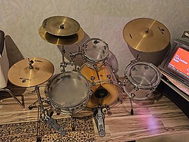 zerb aleti: Akustik zərb alətləri dəsti – akril tomlarla Tərkib: - Bass drum — 2