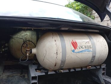 Radiatorlar: Avtomobilin baqaj hissəsində quraşdırılmış iki CNG (Sıxılmış Təbii