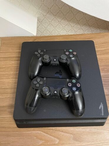 Çəngəllər: PlayStation 4 Slim 512GB yaddaş.2 ədəd Orginal pult.İçərisində Fifa21