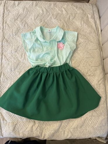 Donlar: Uşaq geyimləri dəsti – 4 ədəd 1) Qırmızı don + qulaqlı yaxalıq - — 3