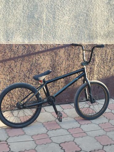 форма для велосипедиста: BMX велосипед