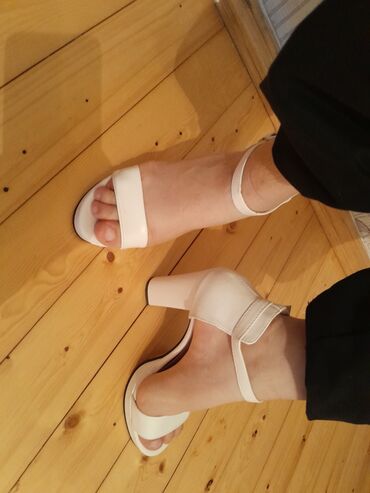 Tuflilər: Adidas, Ölçü: 38, rəng - Ağ, İşlənmiş